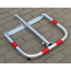 Parkovací zábrana U60 – ocel, stříbrno-červená, 510×600 mm, sklopná, zámek FAB