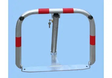 Parkovací zábrana U60 – ocel, stříbrno-červená, 510×600 mm, sklopná, zámek FAB