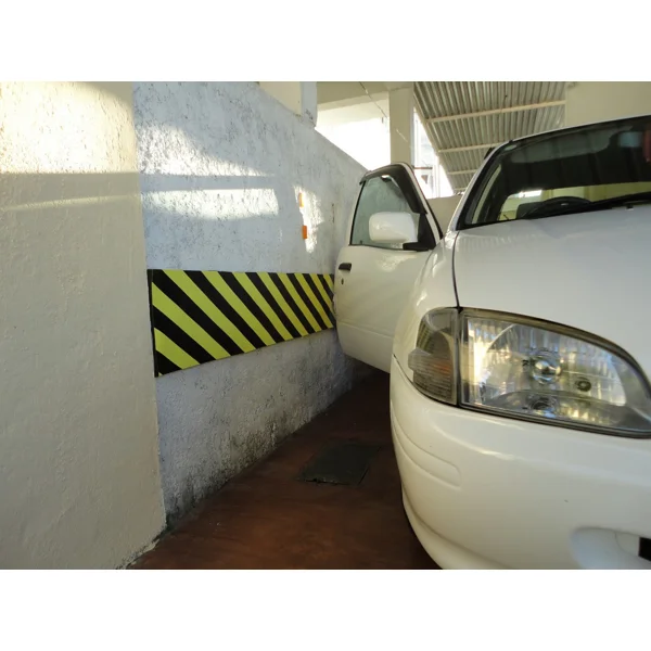 Pěnový nástěnný ochranný samolepicí profil SoftBumpers – 5000×300 mm, žluto-černá