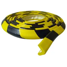 Pěnový ochranný varovný samolepicí rohový profil SoftBumpers – 5000×30 mm, žluto-černá