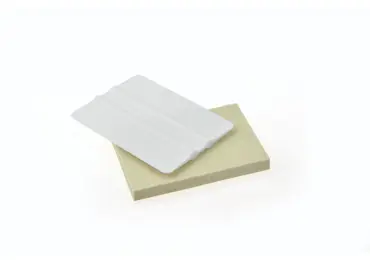 Plstěná stěrka pro snadné přilnutí materiálů, jako je tenká fólie