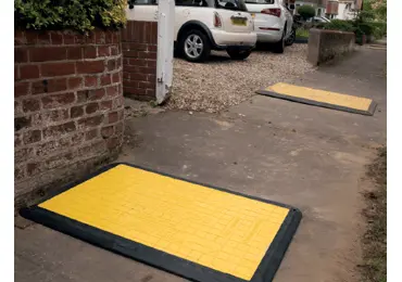 Pochozí krycí deska s pryžovým lemem LowPro 12/8, pro výkop šířky do 700 mm