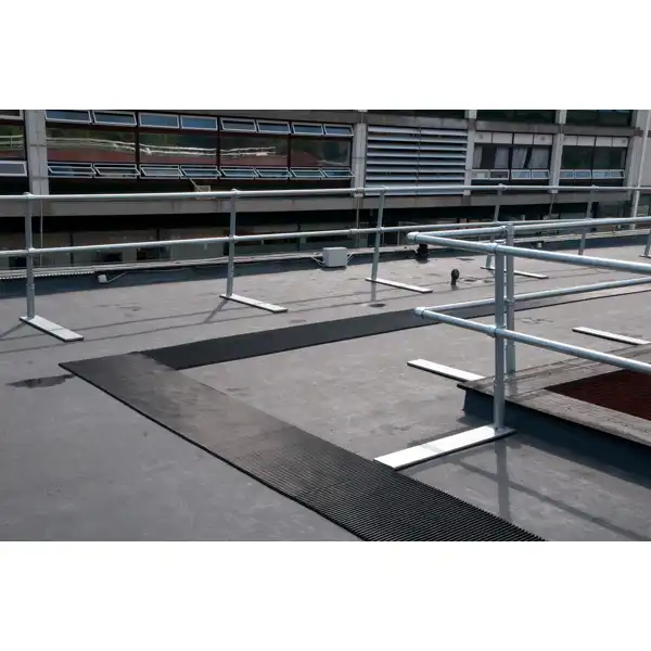 Pochozí rohož na ploché střechy Mats4Roof – PVC, 1220×14 mm, role 10 m, černá