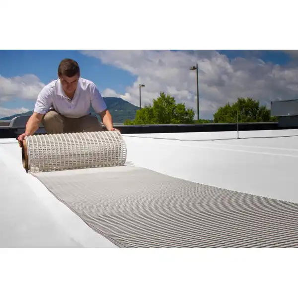 Pochozí rohož na ploché střechy Mats4Roof – PVC, 910×14 mm, role 10 m, bílá