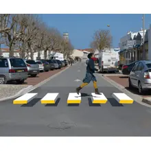 Předformovaný 3D přechod pro chodce – termoplast, bílo-žlutá, 5 pruhů