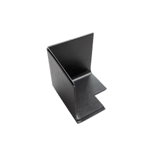 Profil. soklová lišta–vnitřní roh StandardRecycled z recyklovaného PVC – 100×160×6 mm, hladký povrch, černá