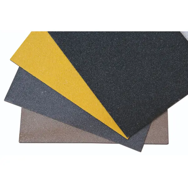 Protiskluzová sklolaminátová deska GRP Medium – střední zatížení, 750×1000 mm, tl. 3,8 mm, béžová