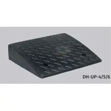 Pryžová nájezdová rampa, středový díl – černá, 500×300×140 mm