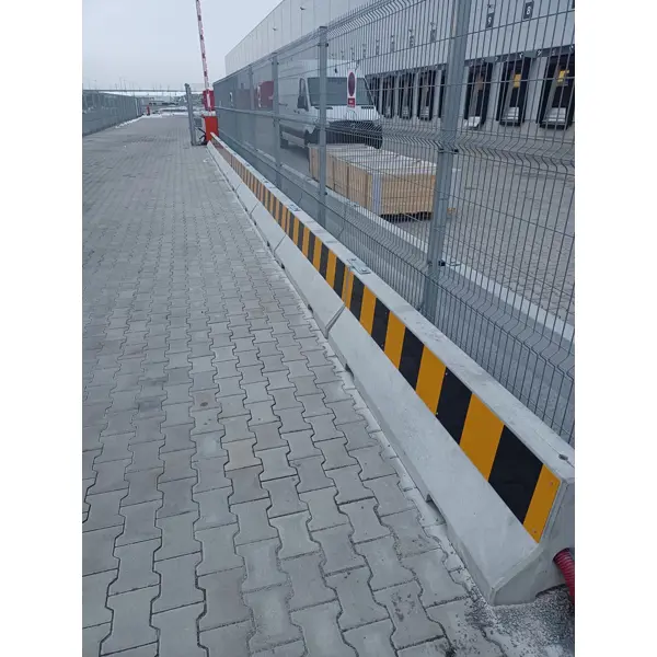 Reflexní polep na průběžná betonová svodidla, pruhy – žluto-černá, 240×960 mm