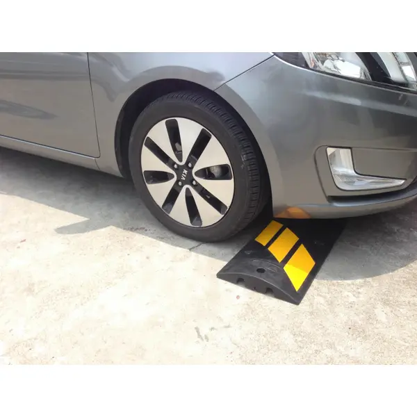 Retardér – kabelový přejezd 10 km/h, 40 t – 500×300×75 mm, žluto-černá