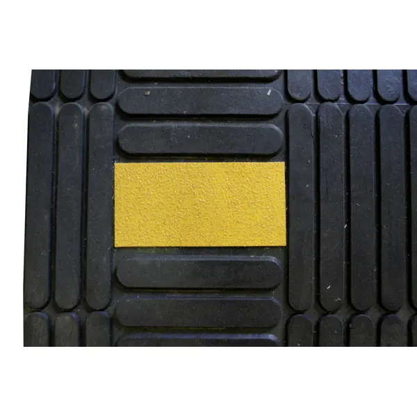 Retardér – kabelový přejezd 15 km/h, 40 t – 950×500×70 mm, žluto-černá