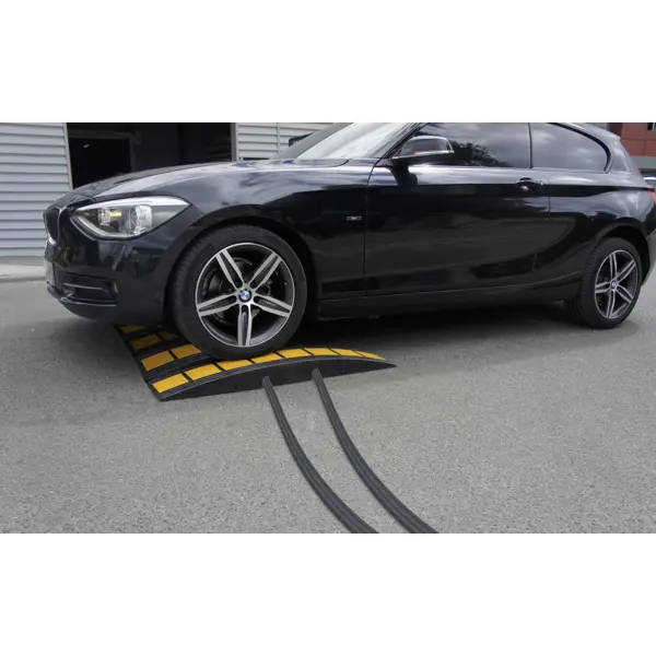 Retardér – kabelový přejezd 15 km/h, 40 t, koncový díl – 950×475×70 mm, černá