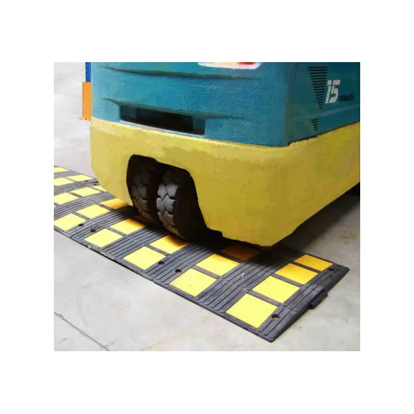 Retardér – kabelový přejezd 25 km/h, 40t – 900×500×50 mm, žluto-černá