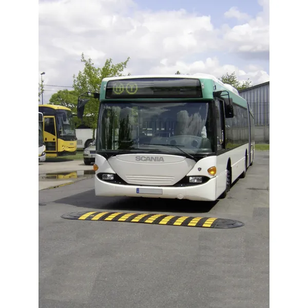 Retardér – kabelový přejezd 25 km/h, 40t – 900×500×50 mm, žluto-černá