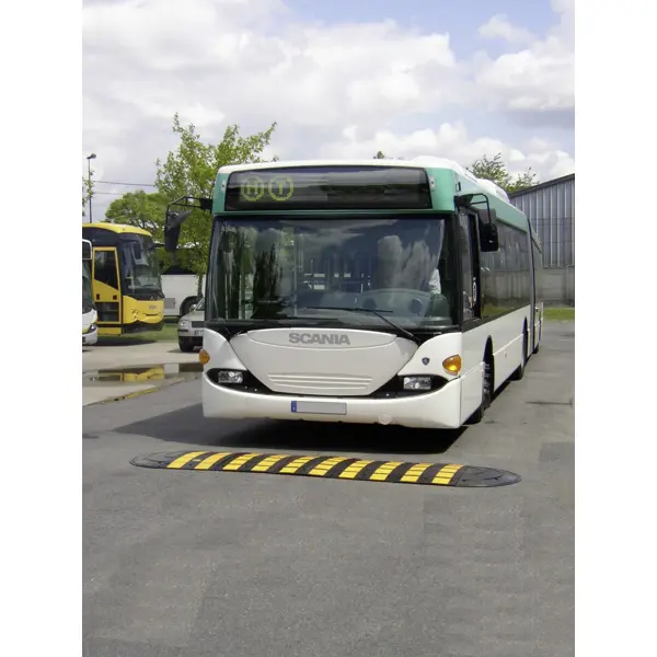 Retardér – kabelový přejezd 25 km/h, 40 t, koncový díl – 900×440×50 mm, černá