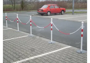 Sada mobilních sloupků (4 sloupky, 1 plastový řetěz o délce 15 m) – kov, bílo-červená, 970 mm