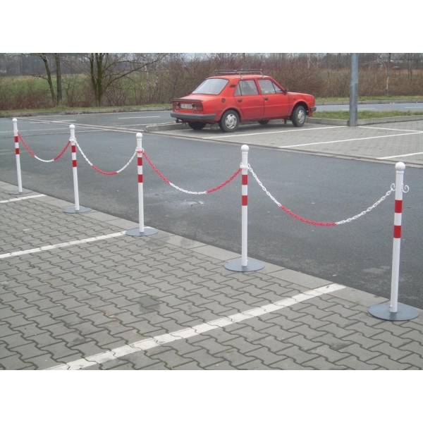 Sada mobilních sloupků (4 sloupky, 1 plastový řetěz o délce 15 m) – kov, bílo-červená, 970 mm