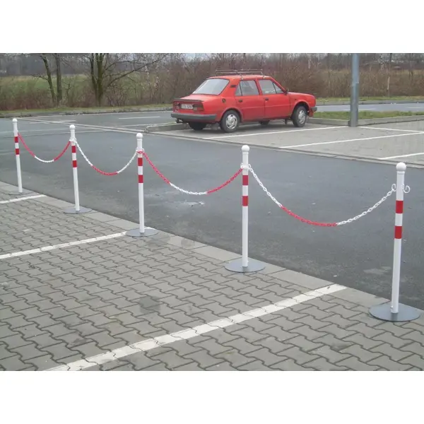 Sada mobilních sloupků (4 sloupky, 1 plastový řetěz o délce 15 m) – kov, bílo-červená, 970 mm