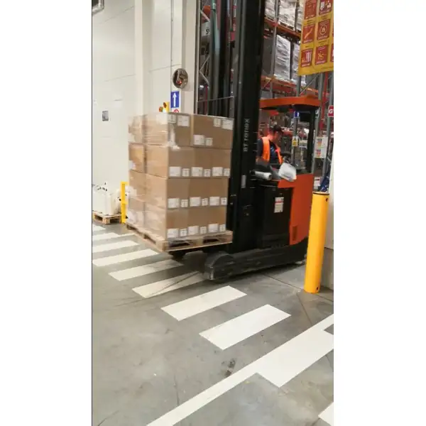 Signalizační systém pro zabezpečení průjezdů VZV ve skladech a výrobě – 1× centrální jednotka, 1× radarový detektor, 1× LED světlo-32 typů sirén