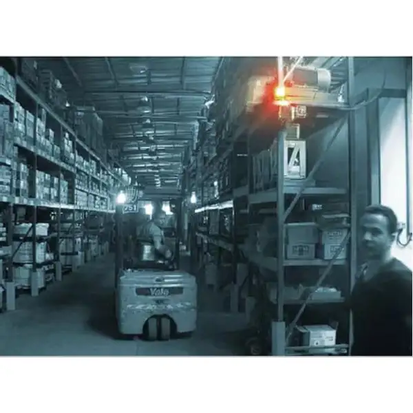 Signalizační systém pro zabezpečení průjezdů VZV ve skladech a výrobě – 1× centrální jednotka, 1× radarový detektor, 1× LED světlo-32 typů sirén