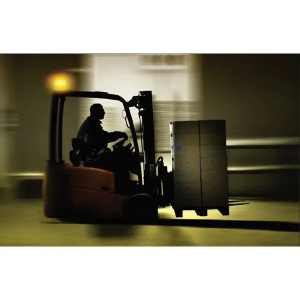 Signalizační systém pro zabezpečení průjezdů VZV ve skladech a výrobě – 1× centrální jednotka, 3× radarový detektor, 3× LED světlo-32 typů sirén, 3× s