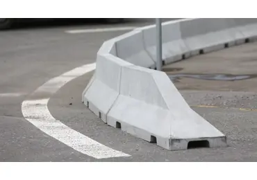 Silniční betonové svodidlo 50 HS01CSB – krajní díl, 2000×440×500 mm