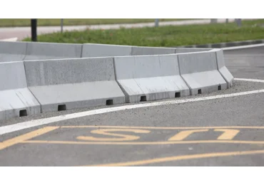 Silniční betonové svodidlo 50 HS01CSB – průběžný díl, 2000×440×500 mm