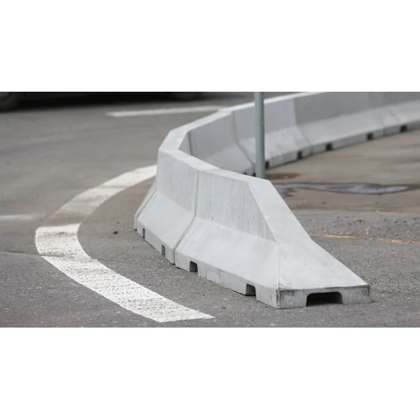 Silniční betonové svodidlo 50 HS01CSB, šrafované – pravý krajní díl, žluto–černá, 2000×440×500 mm