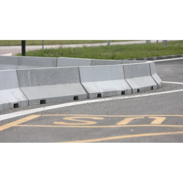 Silniční betonové svodidlo 50 HS01CSB, šrafované – pravý krajní díl, žluto–černá, 2000×440×500 mm