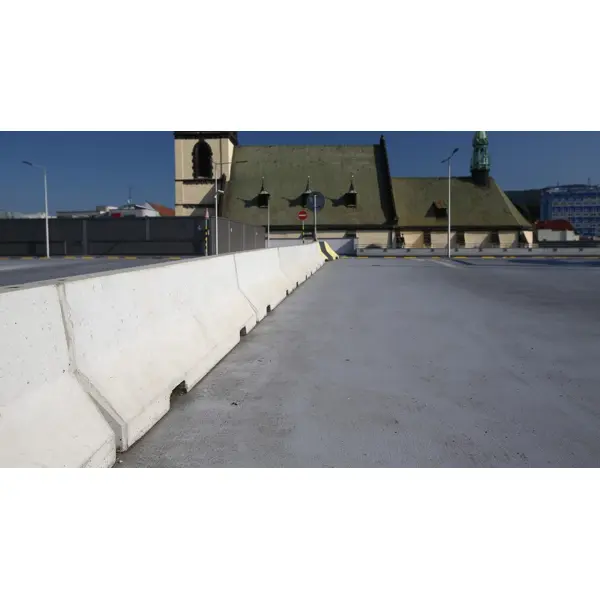 Silniční betonové svodidlo 50 HS01CSB, šrafované – pravý krajní díl, žluto–černá, 2000×440×500 mm