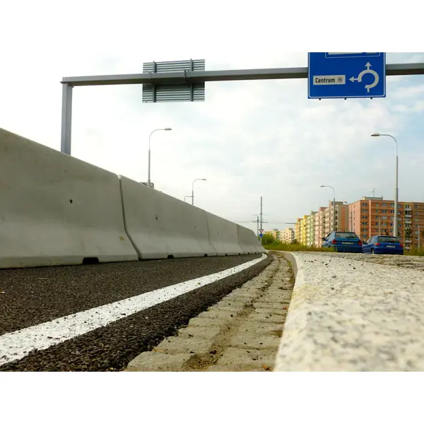 Silniční betonové svodidlo 50 HS01CSB, šrafované – pravý krajní díl, žluto–černá, 2000×440×500 mm