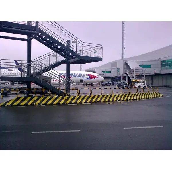 Silniční betonové svodidlo 50 HS01CSB, šrafované – průběžný díl, žluto–černá, 2000×440×500 mm