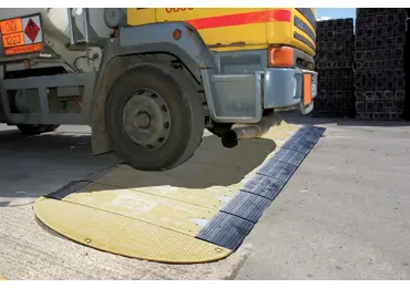 Silniční přejezdové desky 15/5 pro výkop šířky do 700 mm, koncový díl – SMC, nosnost 44t, 1500×500 mm