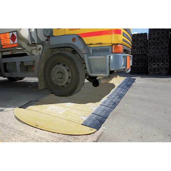 Silniční přejezdové desky 15/5 pro výkop šířky do 700 mm, koncový díl – SMC, nosnost 44t, 1500×500 mm