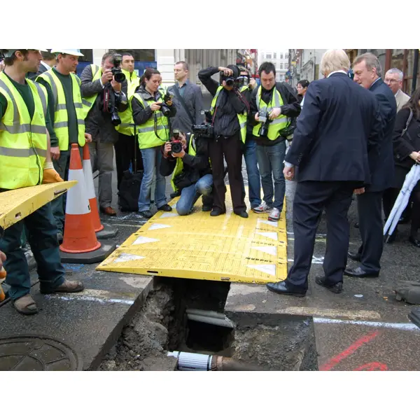 Silniční přejezdové desky 15/5 pro výkop šířky do 700 mm, koncový díl – SMC, nosnost 44t, 1500×500 mm