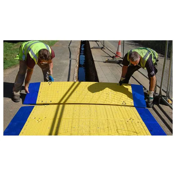 Silniční přejezdové desky 15/5 pro výkop šířky do 700 mm, průběžný díl – SMC, nosnost 44 t, 1500×500 mm