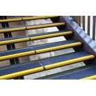 Sklolaminátový protiskluzový profil na hranu schodu GRP Medium – široký, 230x800x30 mm, tl.3,8 mm, černá