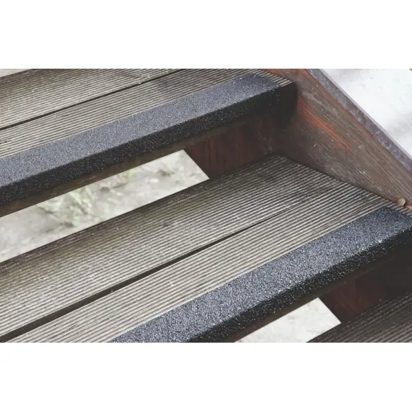 Sklolaminátový protiskluzový profil na hranu schodu GRP Medium – úzký, 70x600x30 mm, tl. 3,8 mm, černá