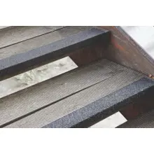 Sklolaminátový protiskluzový profil na hranu schodu GRP Premium – úzký, 70x800x30 mm, tl. 4,2 mm, černá