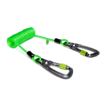 Spirálová upevňovací šňůra NLG Lanyard se dvěma karabinami – kov, zelená