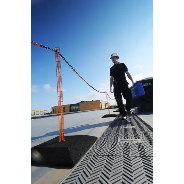 Střešní mobilní zábrana – patka sloupku z recyklované gumy