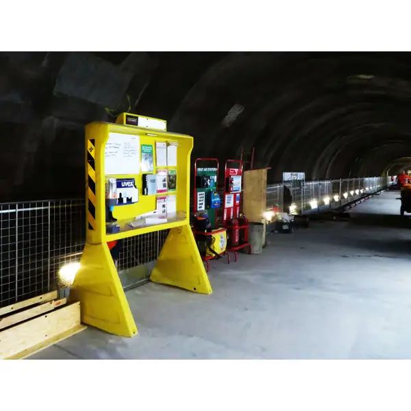 Volně stojící informační tabule InfoPoint, vyšší verze uspořádání