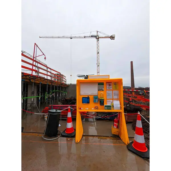 Volně stojící informační tabule InfoPoint, vyšší verze uspořádání