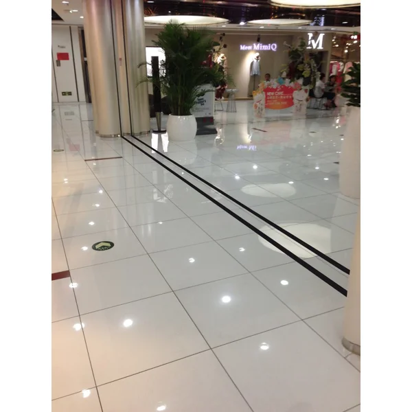 Výstražná protiskluzová páska – 50 mm × 5 m, černá