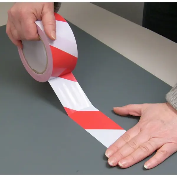 Výstražná samolepící páska – 50 mm × 33 m, červeno-bílá
